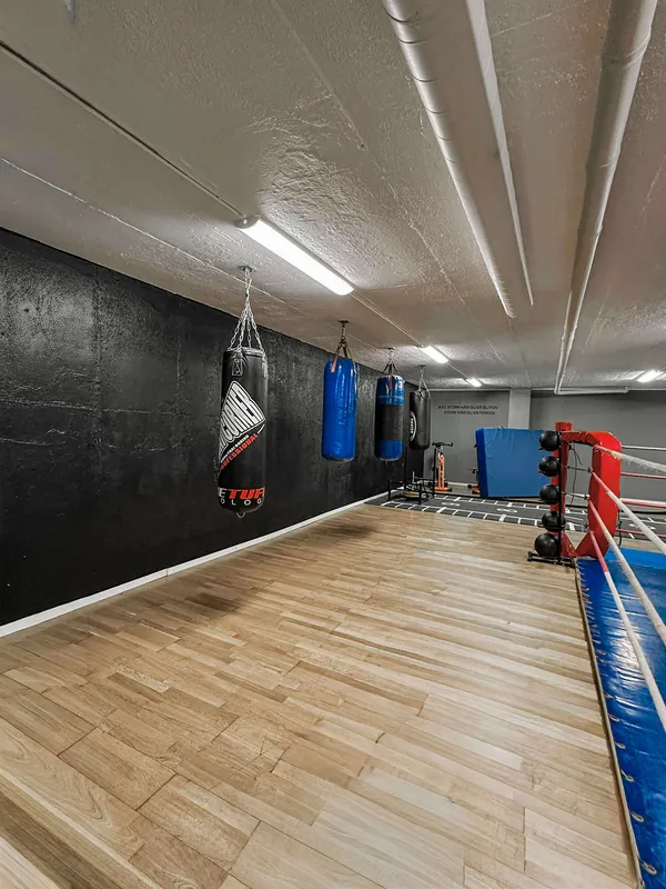 Treningslokalet med boksesekker